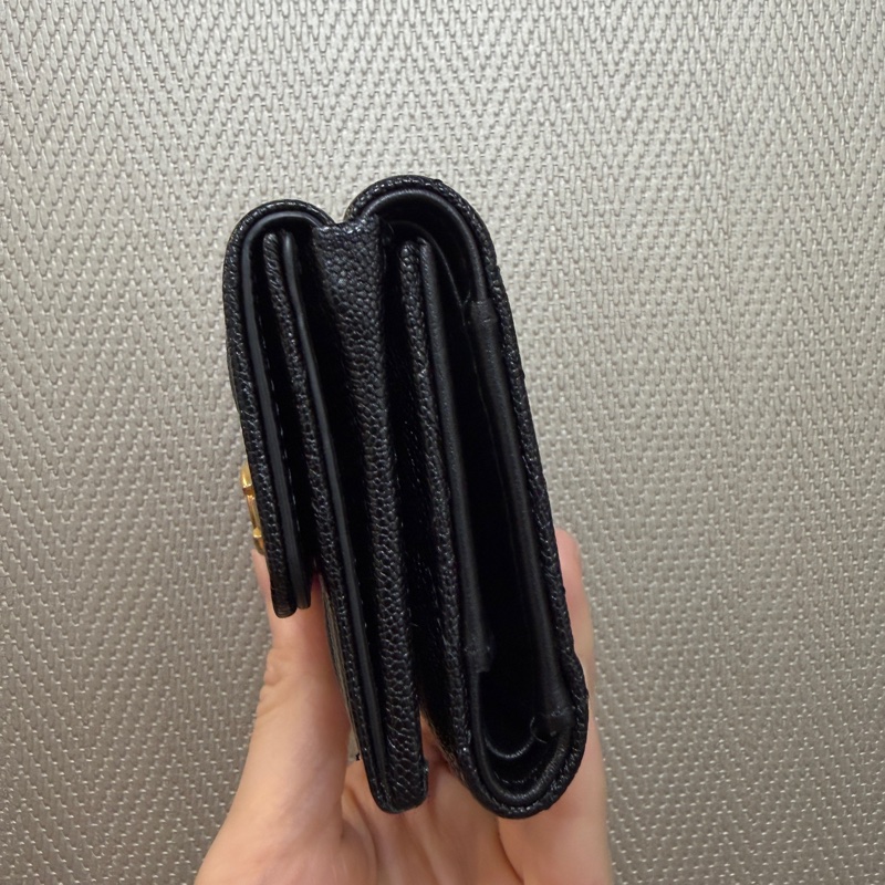 Chanel 黑荔枝皮霧金釦Boy三折短夾A84432-2