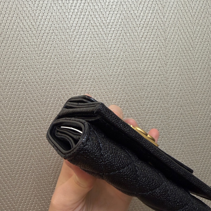 Chanel 黑荔枝皮霧金釦Boy三折短夾A84432-7