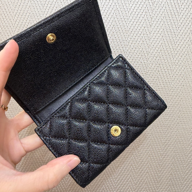 Chanel 黑荔枝皮霧金釦Boy三折短夾A84432-11