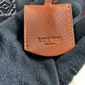 *奢華大道國際精品*【LW223】LOEWE黑拚酒紅色牛皮 AMAZONA 28CM 手提包-10