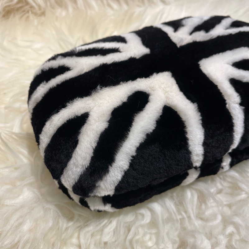 Alexander Mqueen 免毛手拿包-4