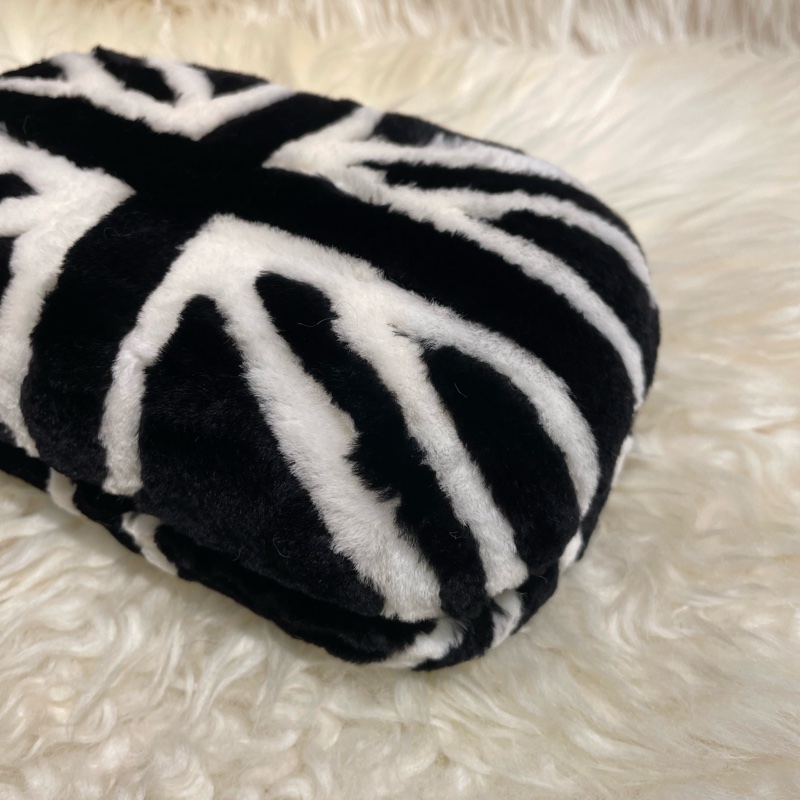 Alexander Mqueen 免毛手拿包-5