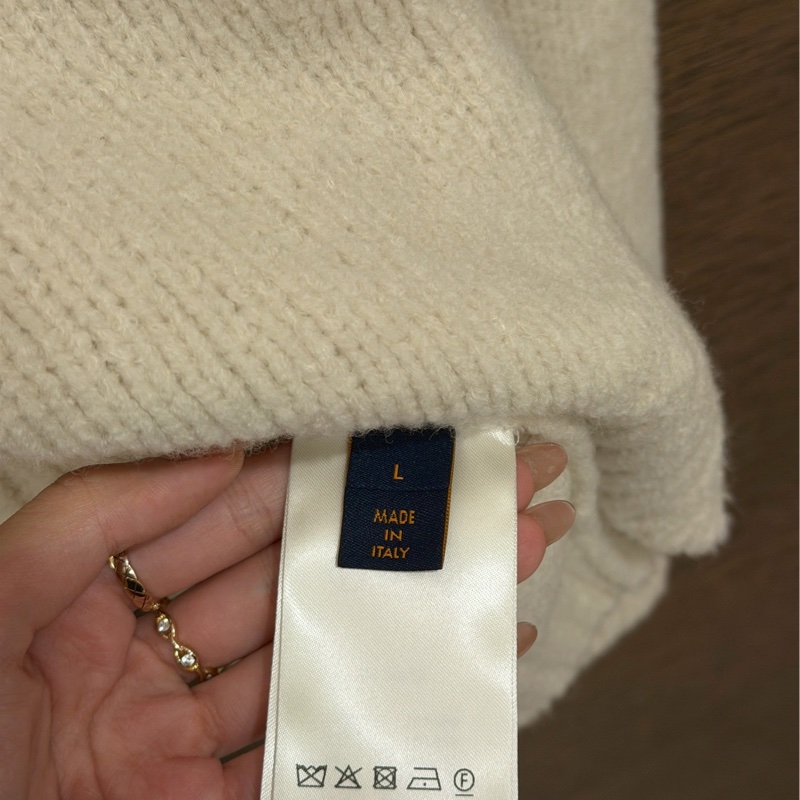 LV 新款泰迪奶油白毛衣-2