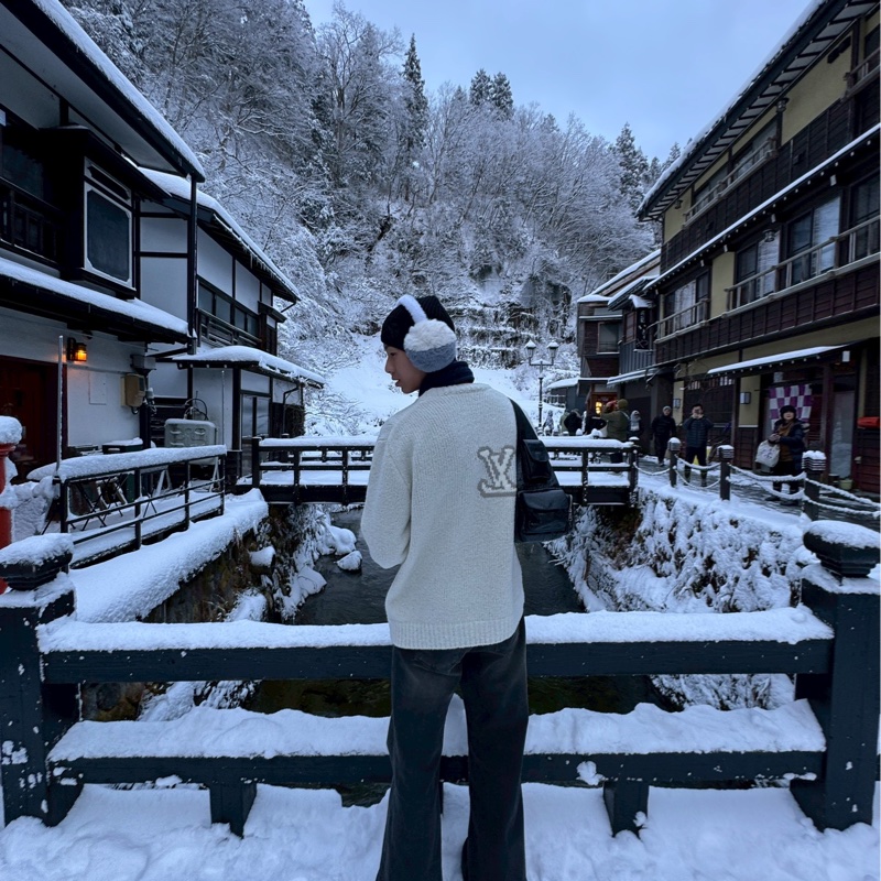 LV 新款泰迪奶油白毛衣-3