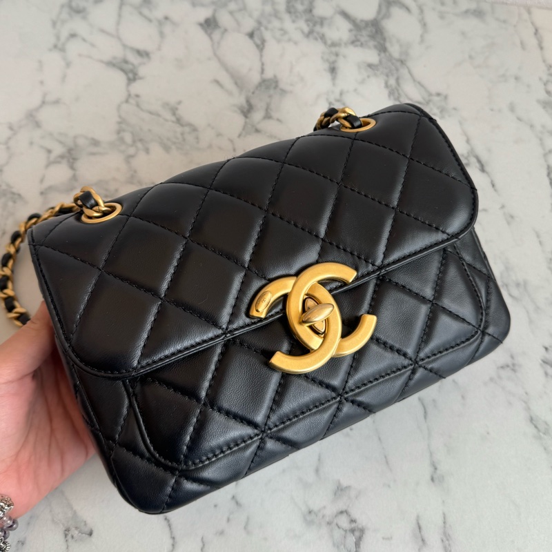 Chanel黑菱格大金雙C前口袋鏈包-1