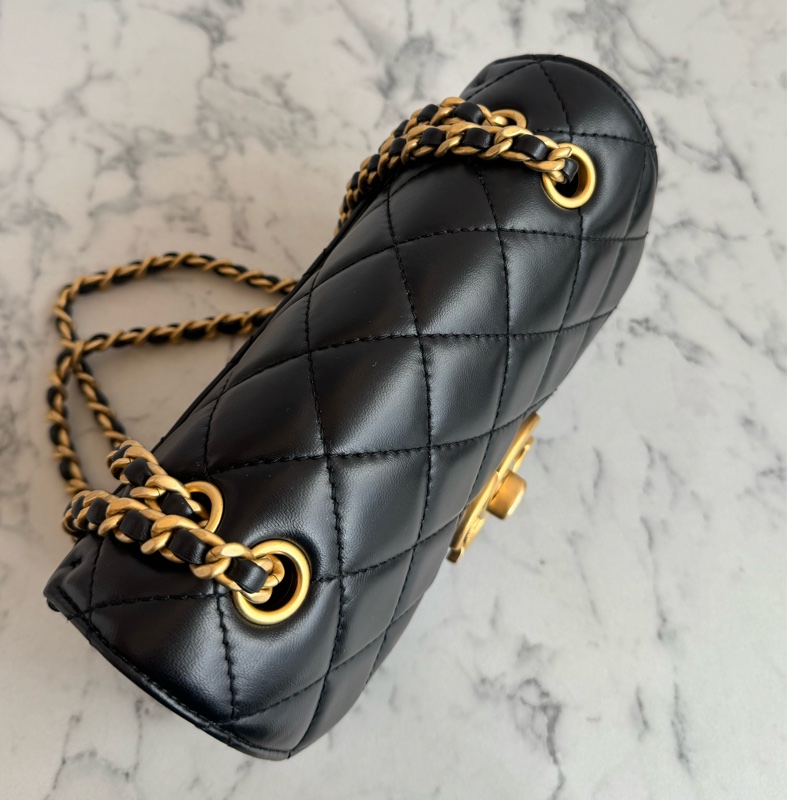 Chanel黑菱格大金雙C前口袋鏈包-2