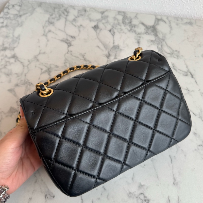 Chanel黑菱格大金雙C前口袋鏈包-5