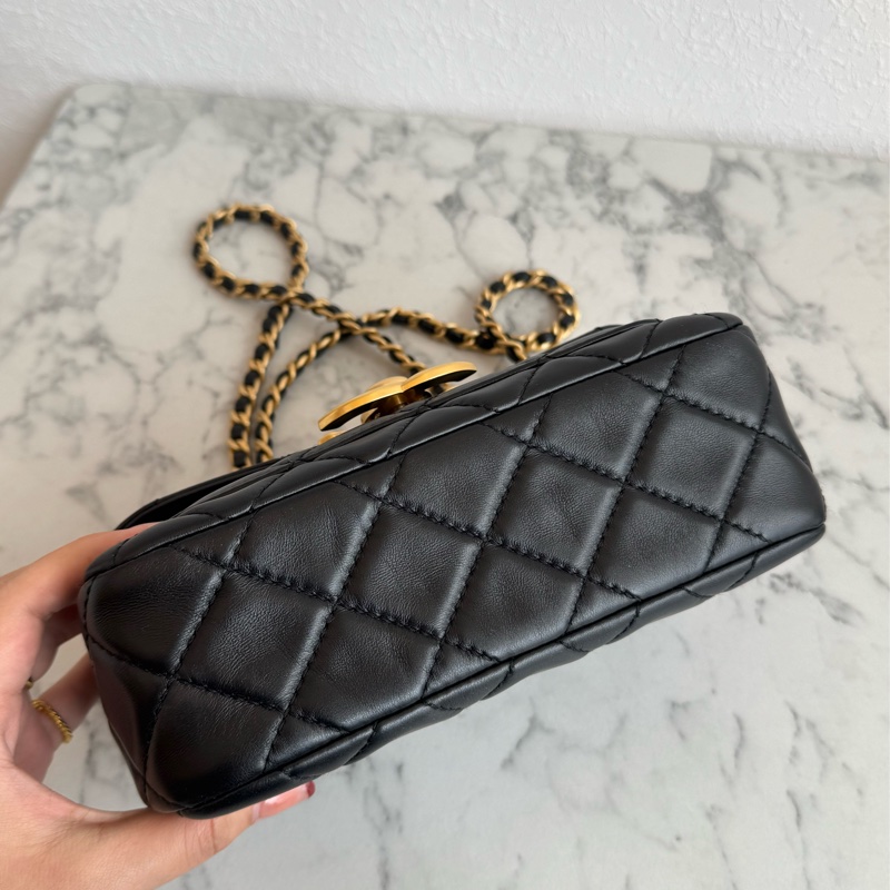 Chanel黑菱格大金雙C前口袋鏈包-6