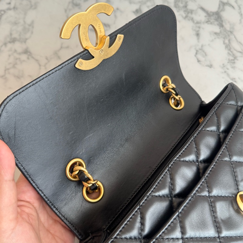 Chanel黑菱格大金雙C前口袋鏈包-18