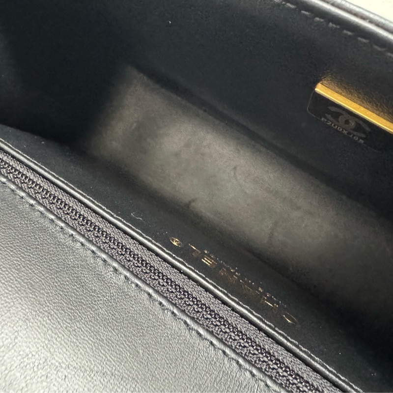 Chanel黑菱格大金雙C前口袋鏈包-25