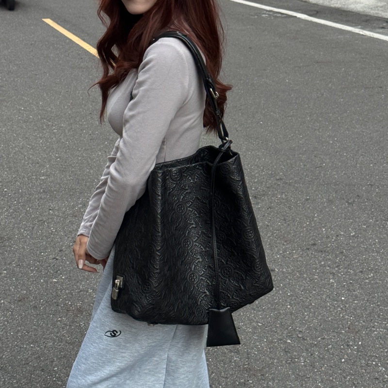 【超稀有限量款⏰】 LV Antheia Hobo 腋下肩背包 (專櫃限量發售22.7萬)-4