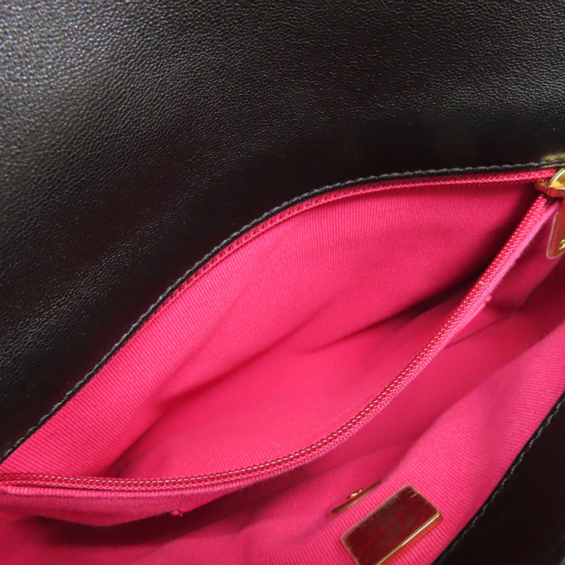 黑色 菱格紋 羊皮 鍊帶 愛心琺瑯釦方 Small Flap 肩背包【CHANEL 香奈兒】 AS3979-5