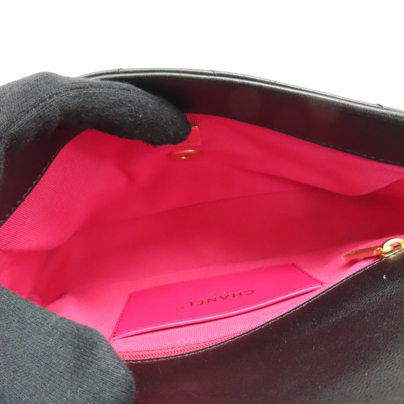 黑色 菱格紋 羊皮 鍊帶 愛心琺瑯釦方 Small Flap 肩背包【CHANEL 香奈兒】 AS3979-6