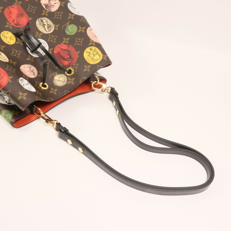 LOUIS VUITTON Monogram Cameo Fornasetti NeoNoe MM金扣肩背袋-6
