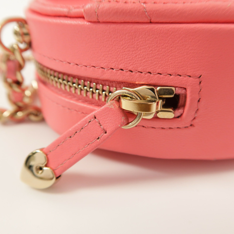 CHANEL 羊皮皮革CC in Love Heart金扣鏈帶肩背袋-19