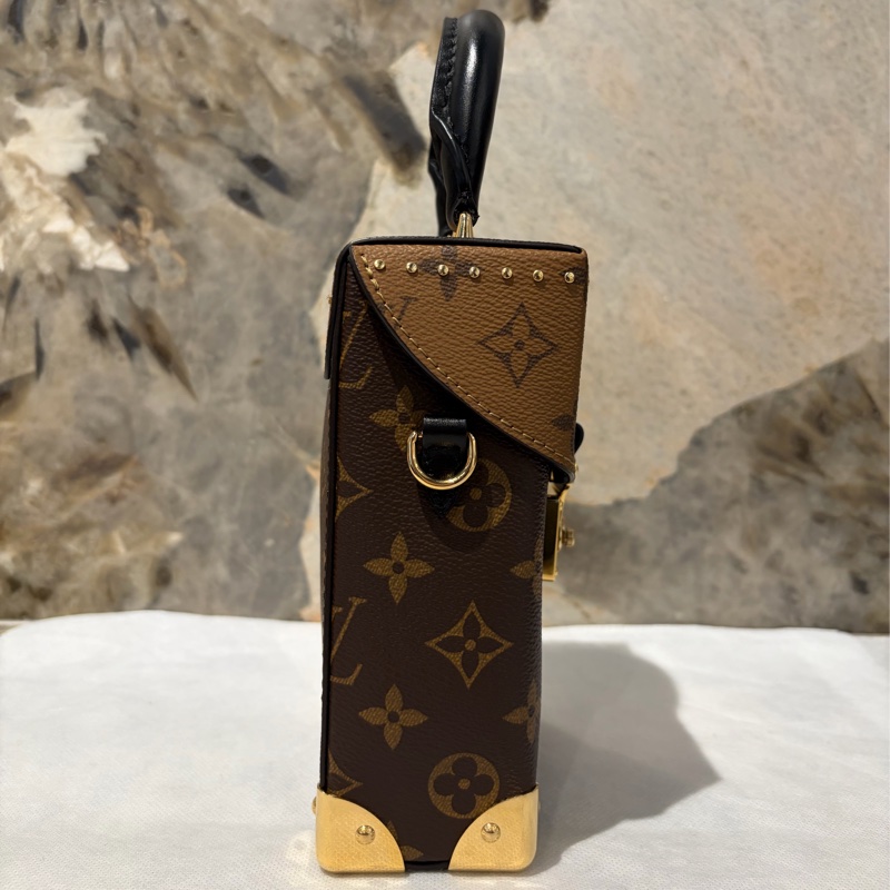 LOUIS VUITTON(M)雙口袋天心包-4