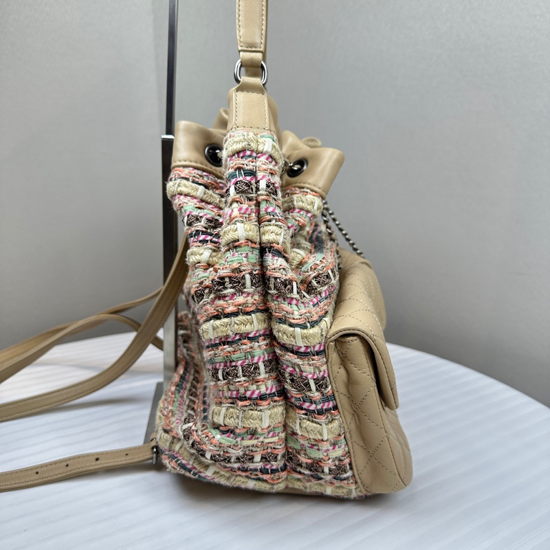 香奈兒/Chanel 粗花呢奶茶色羊皮銀扣 流浪雙肩包後背包-3