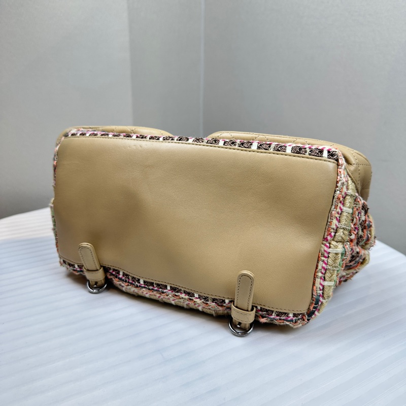 香奈兒/Chanel 粗花呢奶茶色羊皮銀扣 流浪雙肩包後背包-5