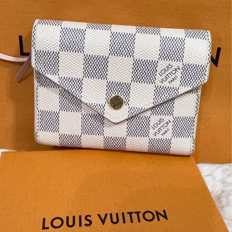 Lv 棋盤粉短夾(保存良好)(內裡櫻花粉色)-14