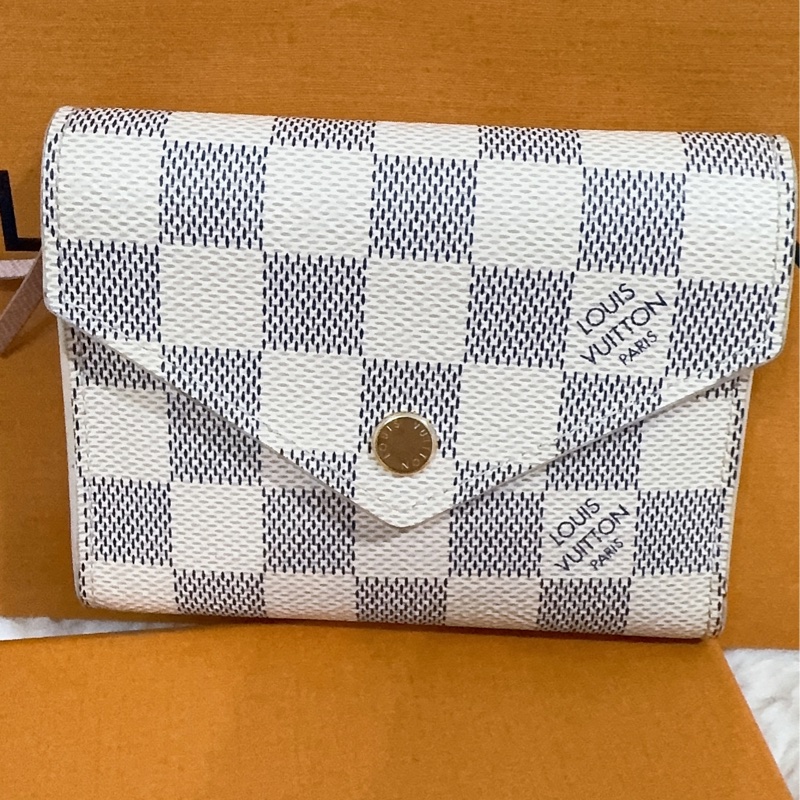 Lv 棋盤粉短夾(保存良好)(內裡櫻花粉色)-16