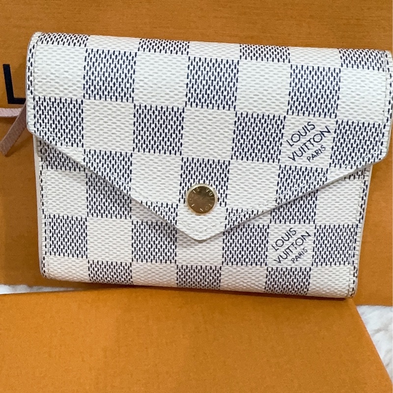 Lv 棋盤粉短夾(保存良好)(內裡櫻花粉色)-17