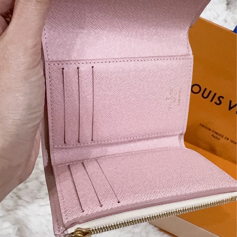 Lv 棋盤粉短夾(保存良好)(內裡櫻花粉色)-19