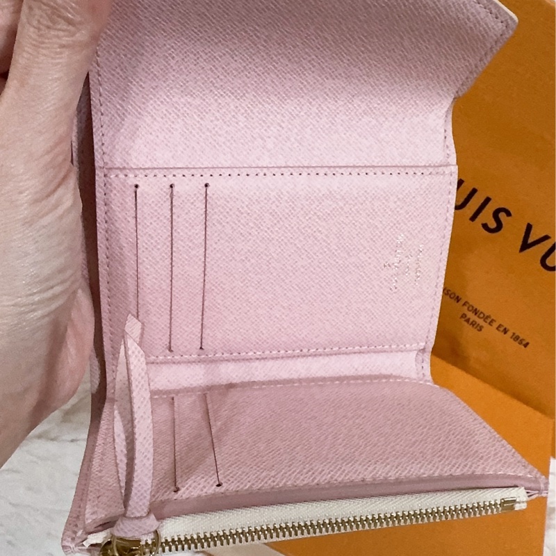 Lv 棋盤粉短夾(保存良好)(內裡櫻花粉色)-31