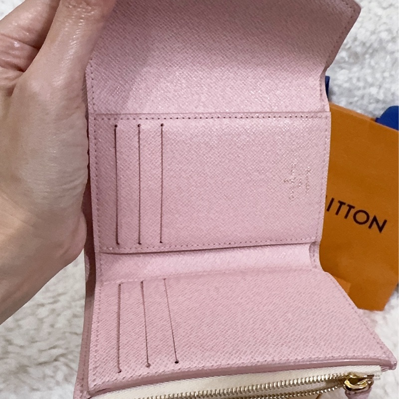 Lv 棋盤粉短夾(保存良好)(內裡櫻花粉色)-39