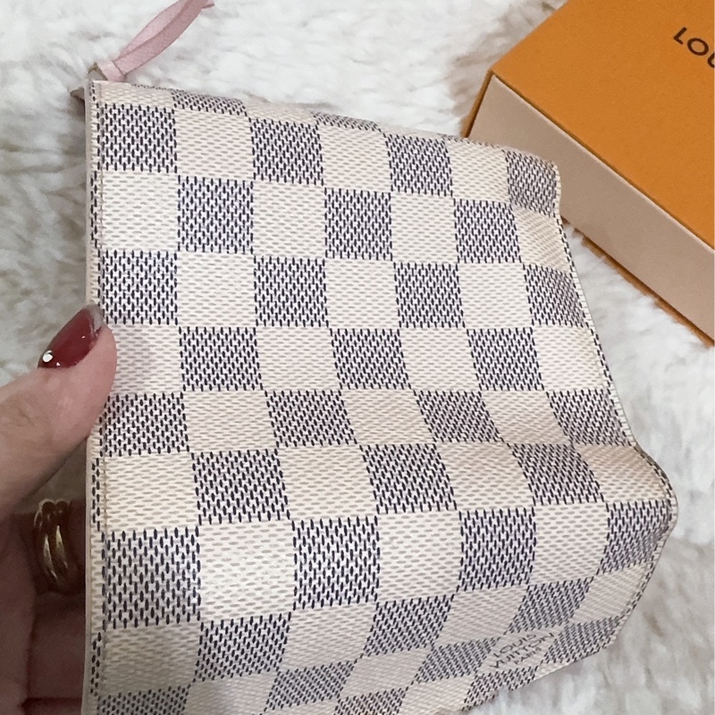 Lv 棋盤粉短夾(保存良好)(內裡櫻花粉色)-50