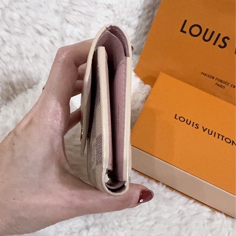 Lv 棋盤粉短夾(保存良好)(內裡櫻花粉色)-53