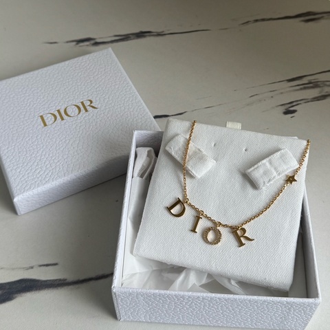 Dior金色字母帶鑽項鏈 氣質😻😻