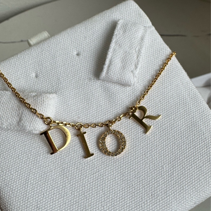 Dior金色字母帶鑽項鏈 氣質😻😻-1