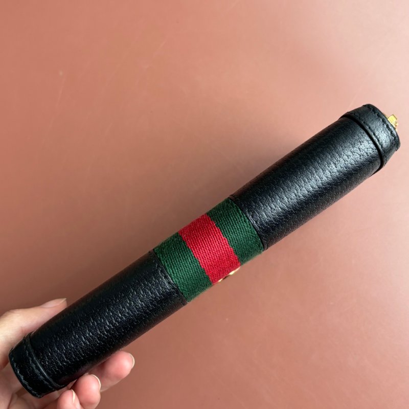 ::GUCCI:: 523154 黑色皮革紅綠織帶ㄇ型拉鍊長夾-9