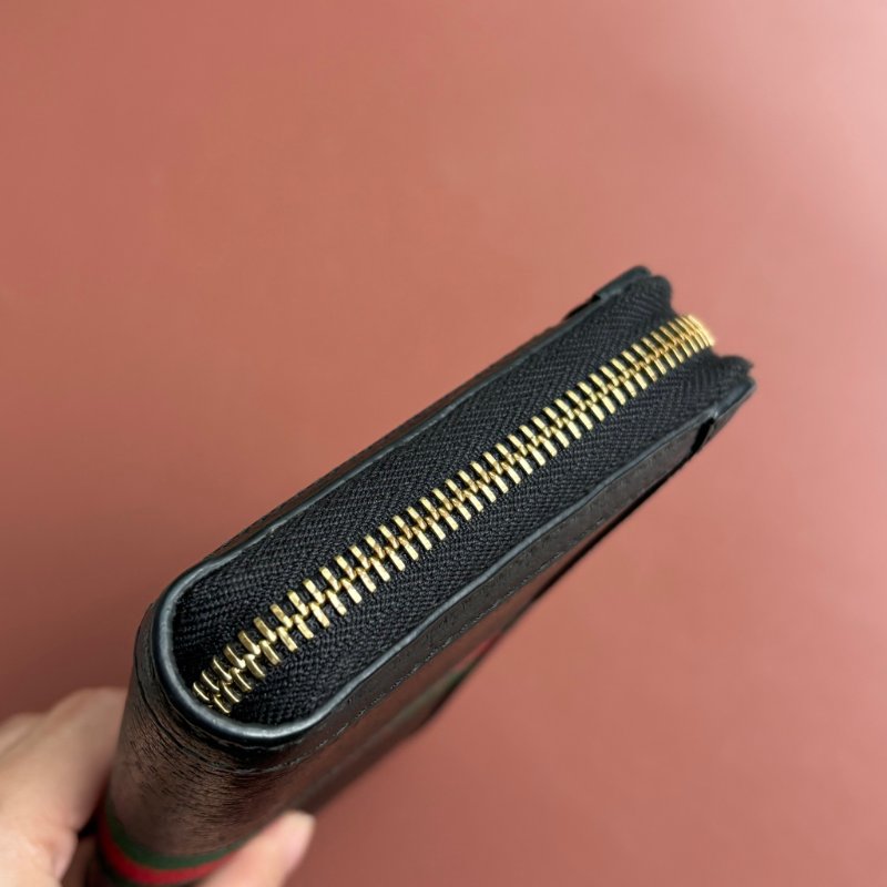 ::GUCCI:: 523154 黑色皮革紅綠織帶ㄇ型拉鍊長夾-11