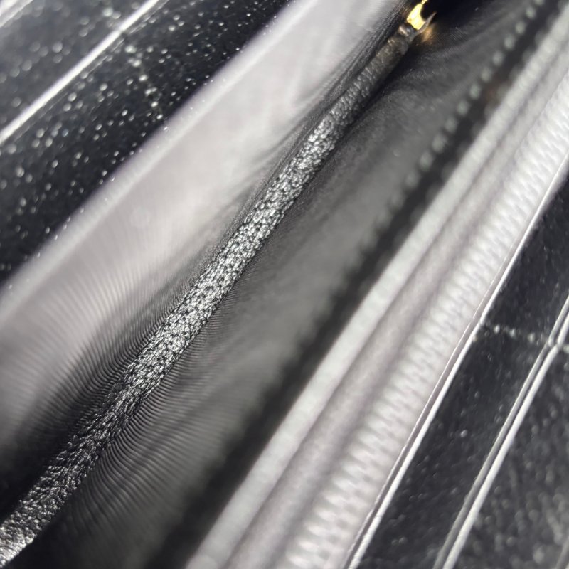 ::GUCCI:: 523154 黑色皮革紅綠織帶ㄇ型拉鍊長夾-17