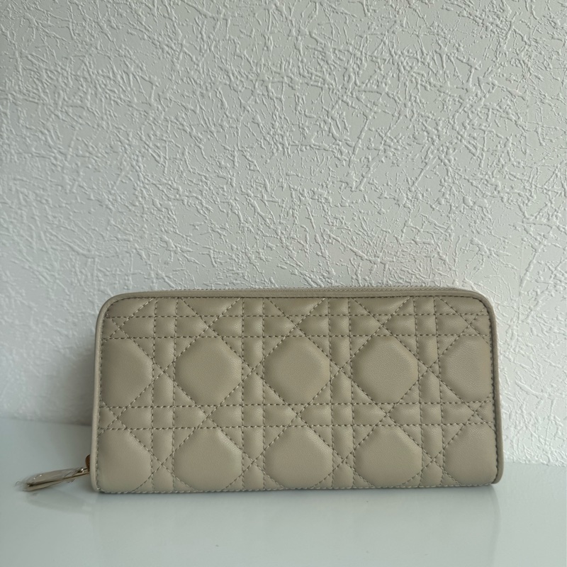 Dior燕麥色藤格紋吊飾ㄇ拉長夾 超好看❤️-2