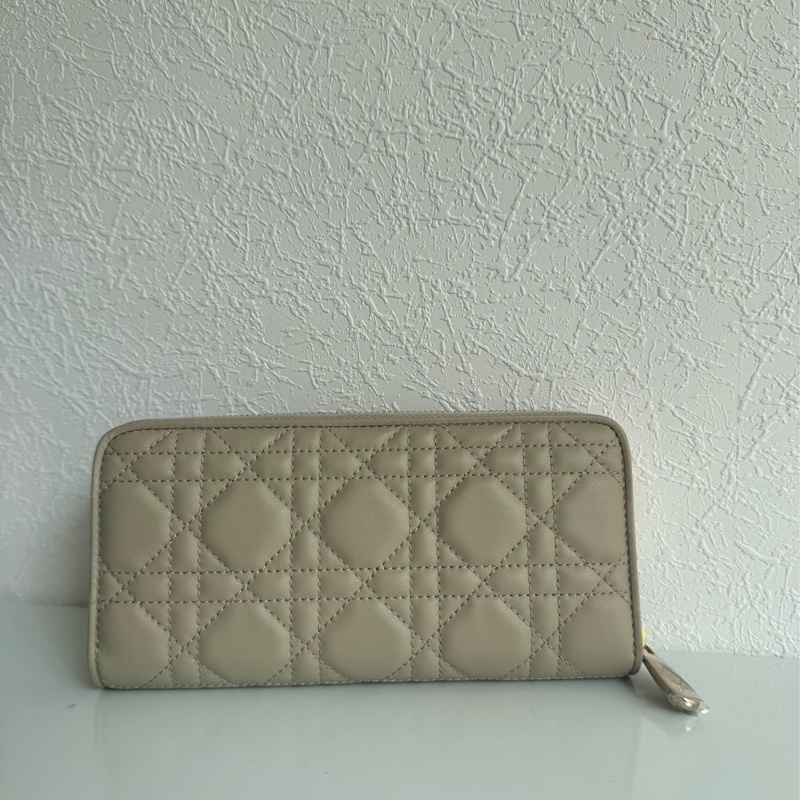 Dior燕麥色藤格紋吊飾ㄇ拉長夾 超好看❤️-3