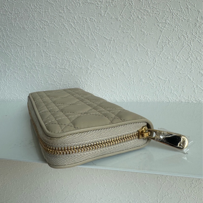 Dior燕麥色藤格紋吊飾ㄇ拉長夾 超好看❤️-5