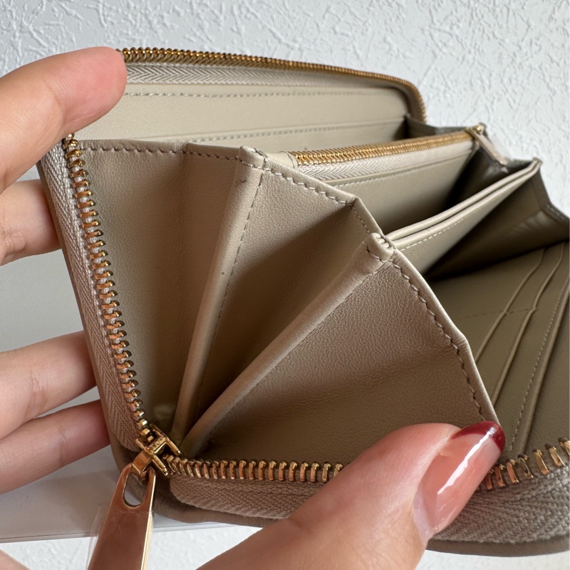 Dior燕麥色藤格紋吊飾ㄇ拉長夾 超好看❤️-20