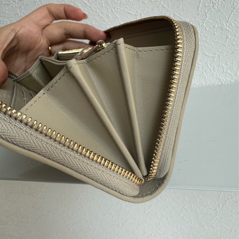 Dior燕麥色藤格紋吊飾ㄇ拉長夾 超好看❤️-21