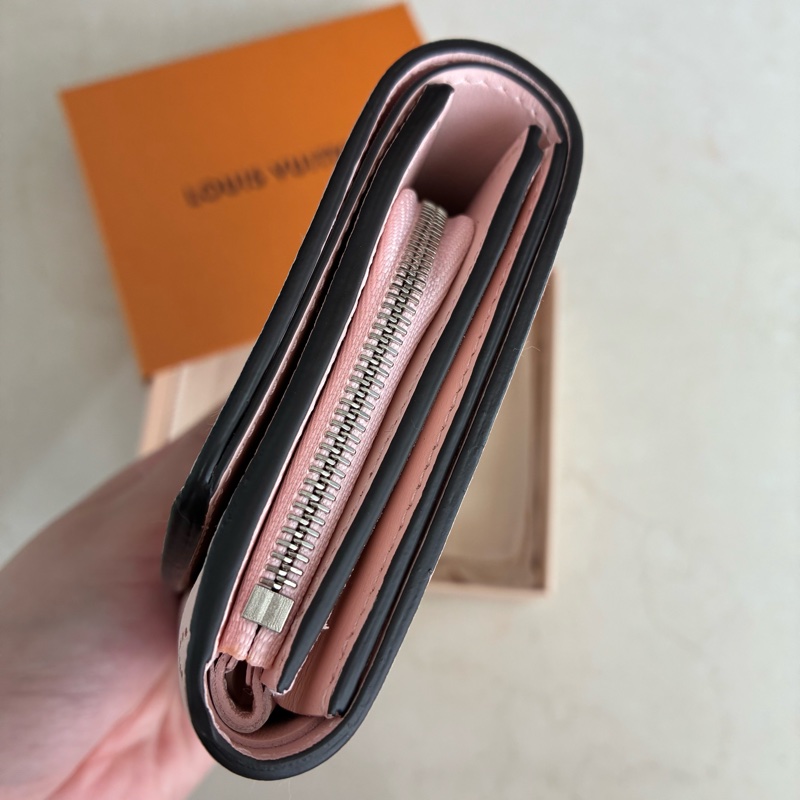 LV日本限定色 櫻花粉🌸短夾 99新閒置未使用-7