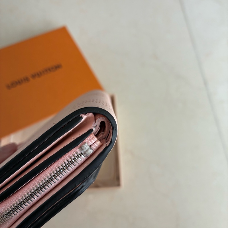 LV日本限定色 櫻花粉🌸短夾 99新閒置未使用-11