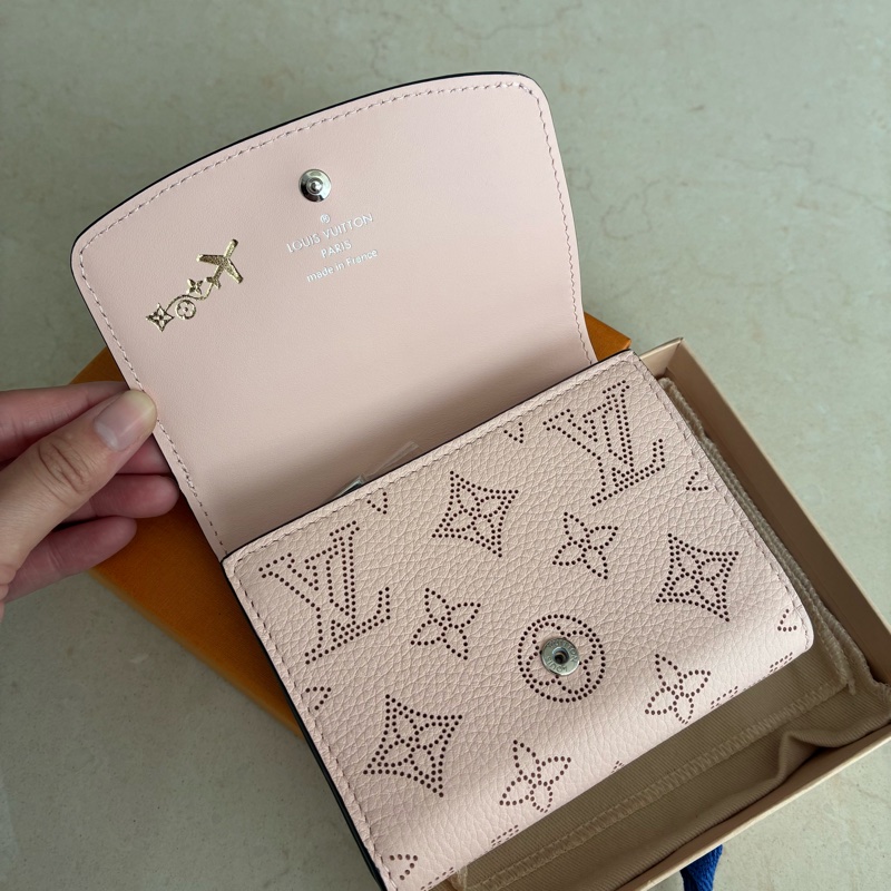 LV日本限定色 櫻花粉🌸短夾 99新閒置未使用-13