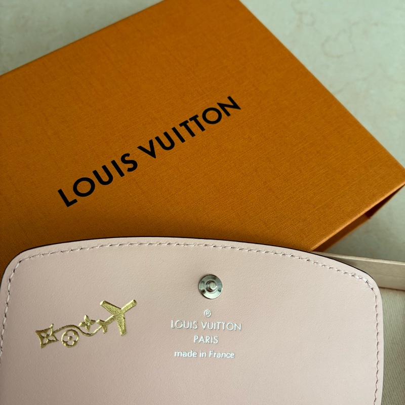 LV日本限定色 櫻花粉🌸短夾 99新閒置未使用-23