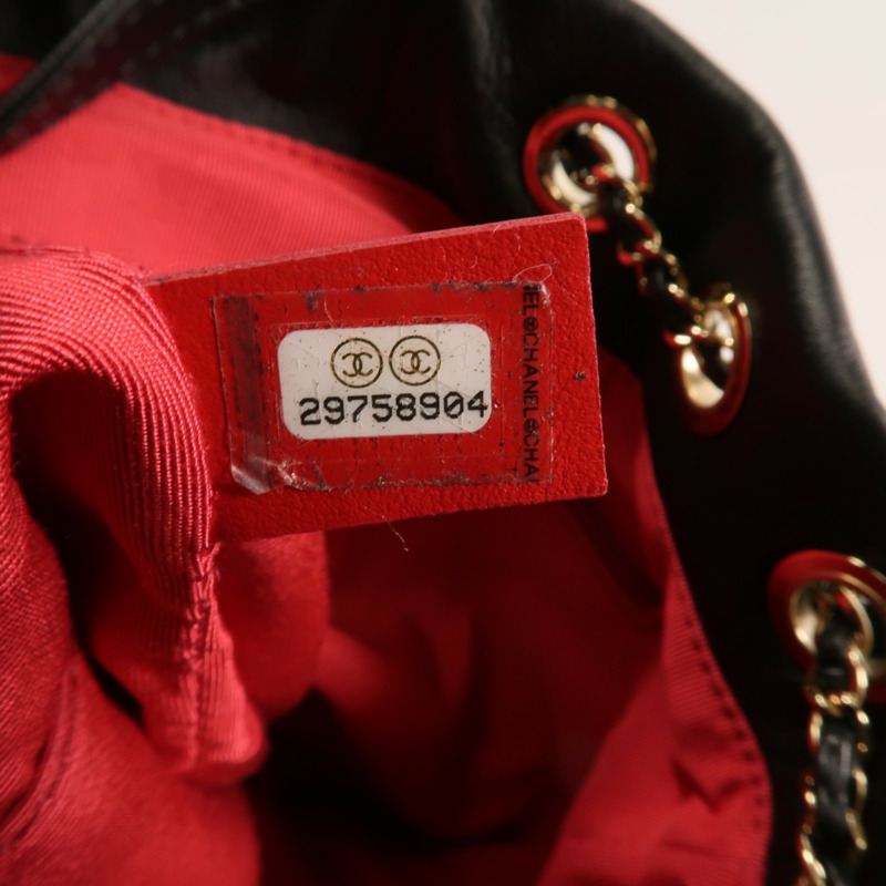 CHANEL 牛皮皮革Bucket Bag金扣鏈帶肩背袋-6