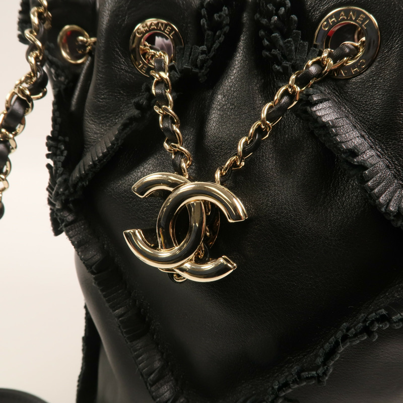 CHANEL 牛皮皮革Bucket Bag金扣鏈帶肩背袋-9