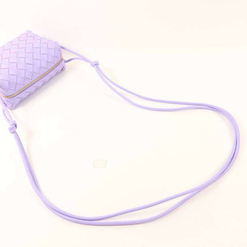 BOTTEGA VENETA 羊皮皮革Mini Loop金扣肩背袋-4