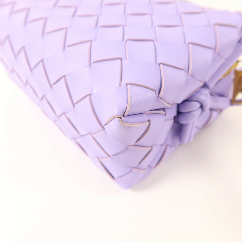 BOTTEGA VENETA 羊皮皮革Mini Loop金扣肩背袋-8