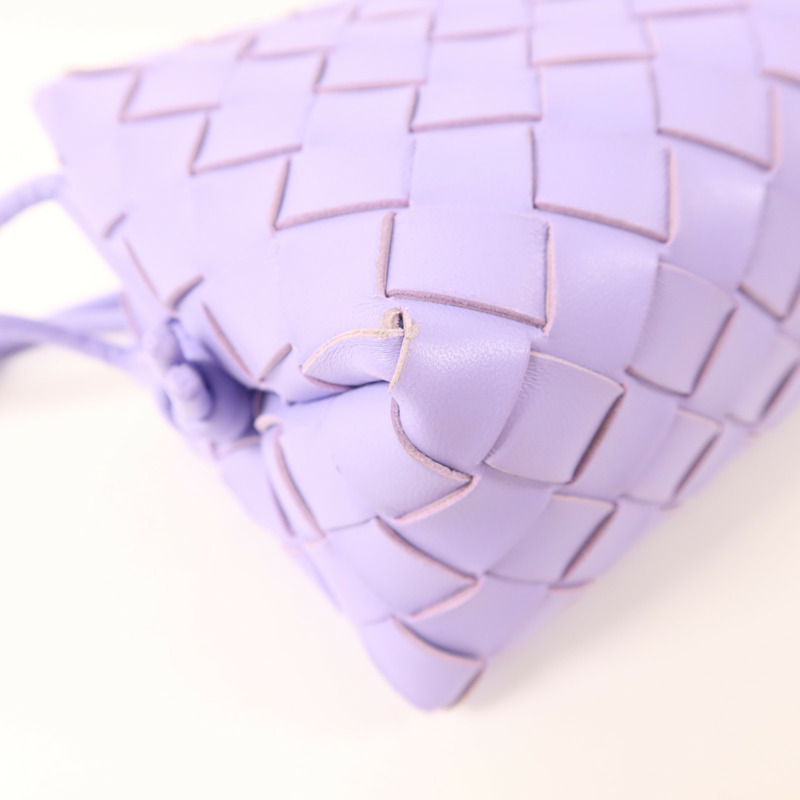 BOTTEGA VENETA 羊皮皮革Mini Loop金扣肩背袋-9