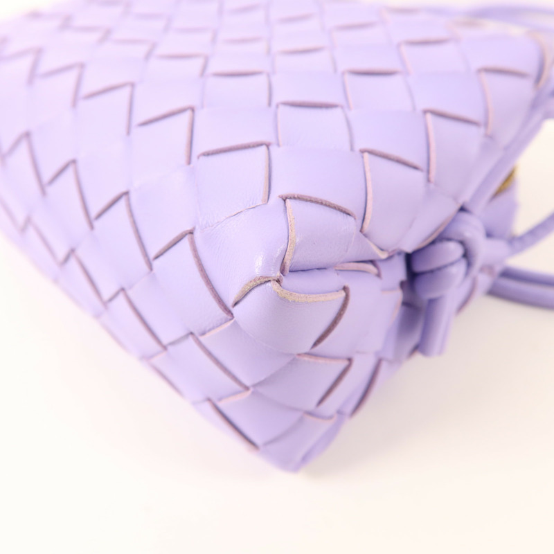 BOTTEGA VENETA 羊皮皮革Mini Loop金扣肩背袋-10